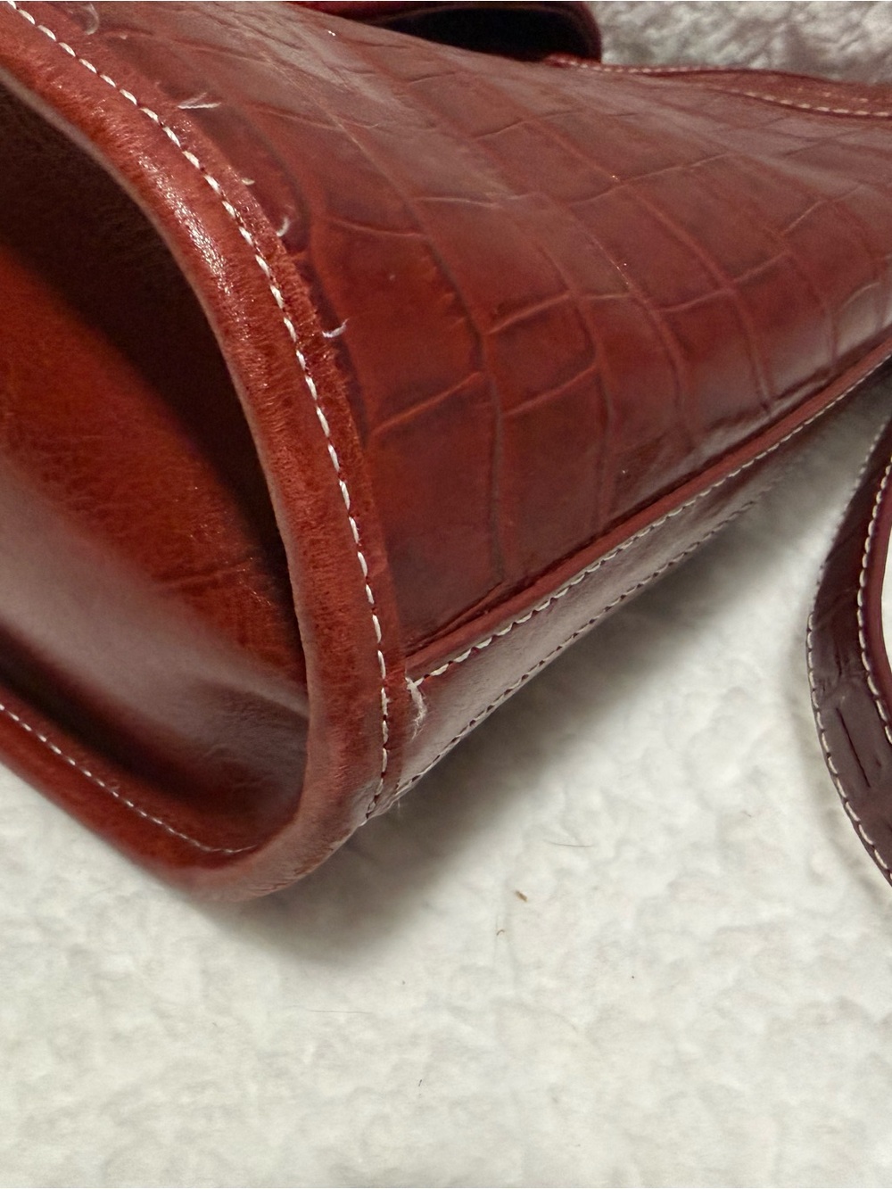 Women's Croc-Embossed Leather Shoulder Bag - Burgundy - Picture 9 of 11